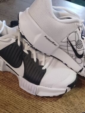 Nike Women's White and Black Pickleball Court Sneakers